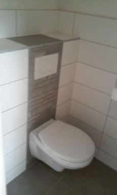 nieuw toilet geplaatst