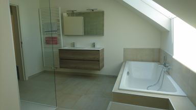 Renovatie van zolder-ruimte in 2 kamers en 1 badkamer