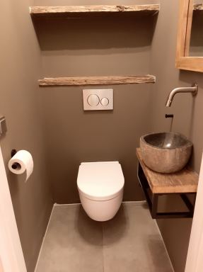 Verbouwing toilet Best