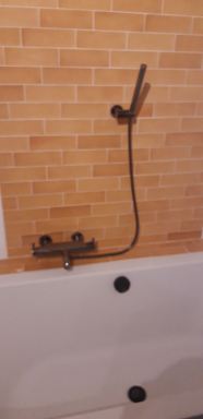 Volledige badkamer renovatie Maarssen.
Nieuw ligbad inclusief betegeling.