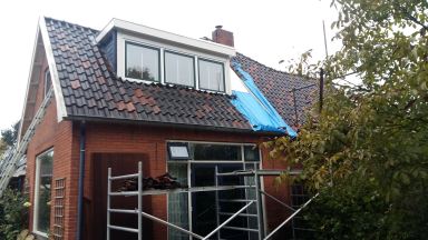 Plaatsen nieuw dakbeschot woning in Losser