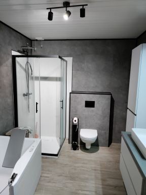 Muren van badkamer en toilet aankleden met wandpanelen te Turnhout